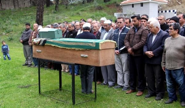 Yürekleri dağlayan cenaze töreni