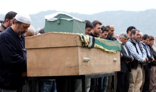 Yürekleri dağlayan cenaze töreni