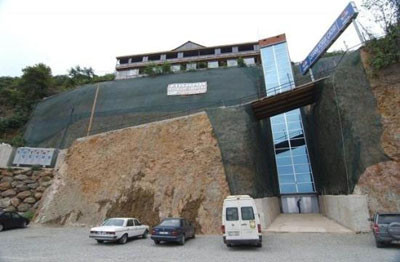 Müşterileri için dağı deldi