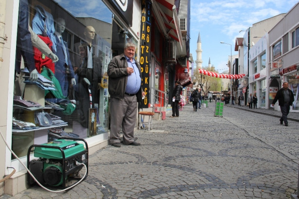 Elektrik gitti, hayat durdu