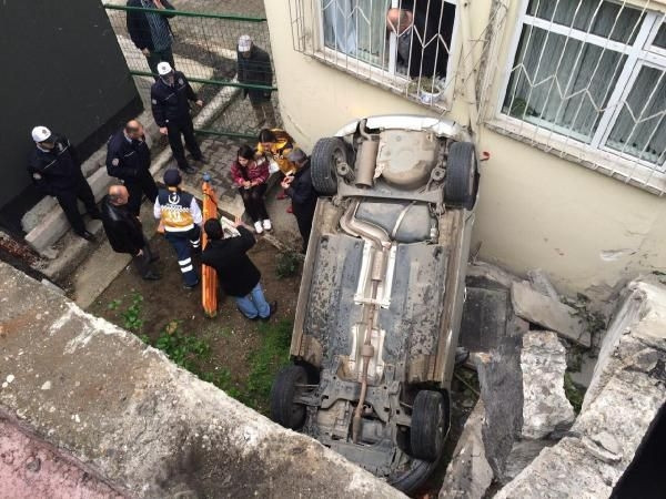 Üniversiteli genç kız apartman boşluğuna uçtu