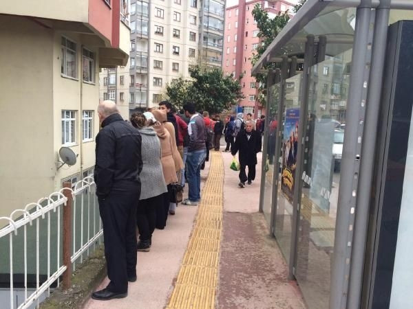 Üniversiteli genç kız apartman boşluğuna uçtu