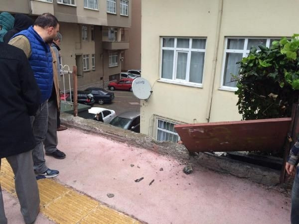 Üniversiteli genç kız apartman boşluğuna uçtu