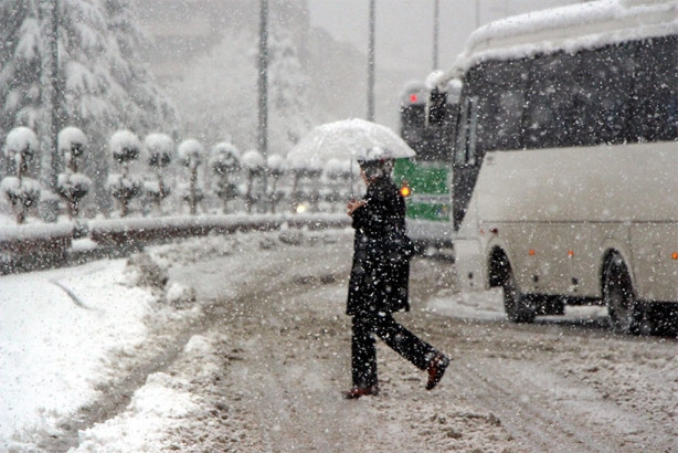 Bolu'da kar kalındığı 20 santimetreye ulaştı