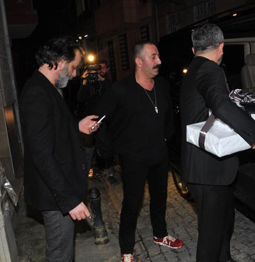 Cem Yılmaz durumu Şener Şen'e havale etti