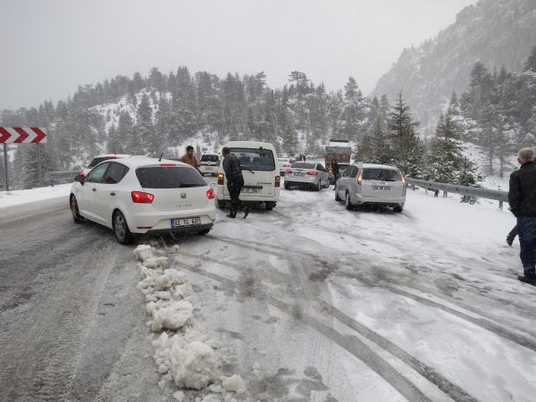 Antalya - Konya Karayolu kardan kapandı!