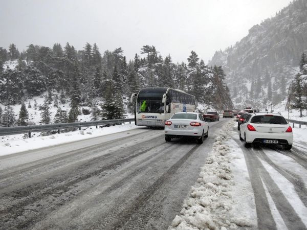 Antalya - Konya Karayolu kardan kapandı!