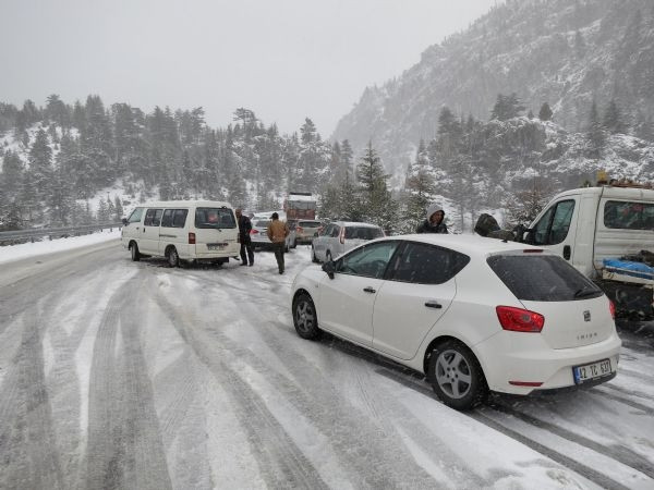 Antalya - Konya Karayolu kardan kapandı!