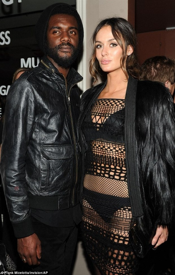 Nicole Trunfio, 3 aylık oğluyla plajda görüntülendi