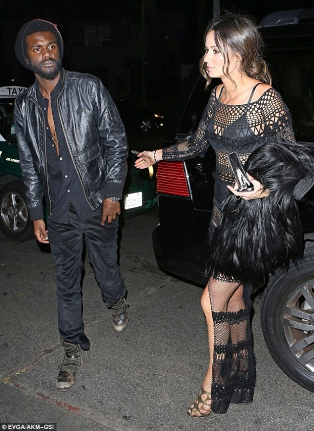 Nicole Trunfio, 3 aylık oğluyla plajda görüntülendi