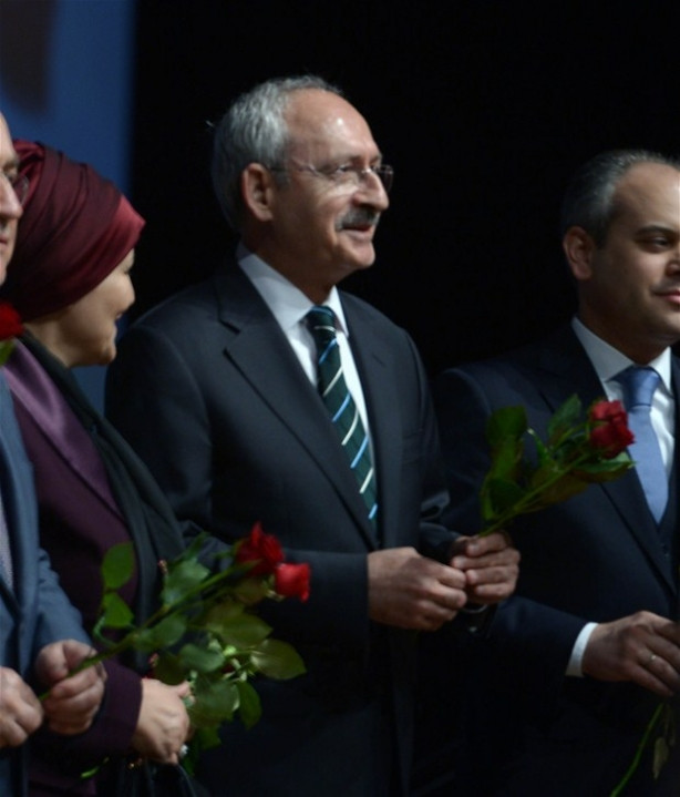 Başbakan ile Kılıçdaroğlu'nun gül jesti
