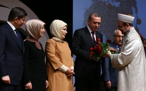 Başbakan ile Kılıçdaroğlu'nun gül jesti