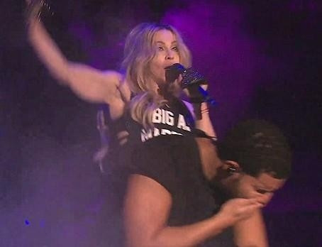 Madonna öptükten sonra...