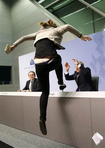 Avrupa Merkez Bankası Başkanı Draghi'ye saldırı