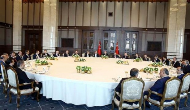 Saray'da İstanbul belediye başkanlarına yemek