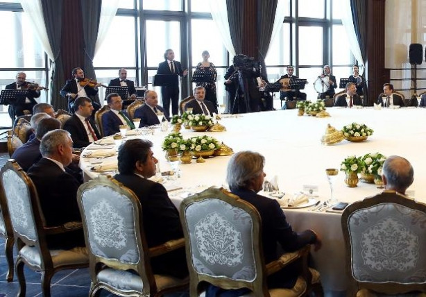 Saray'da İstanbul belediye başkanlarına yemek