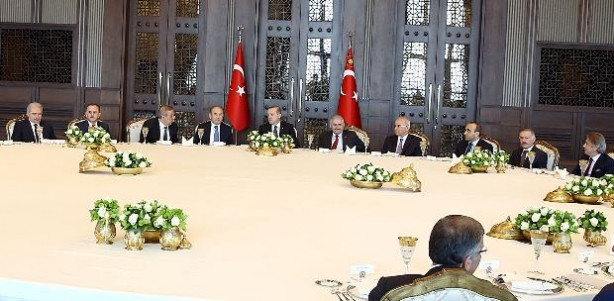 Saray'da İstanbul belediye başkanlarına yemek