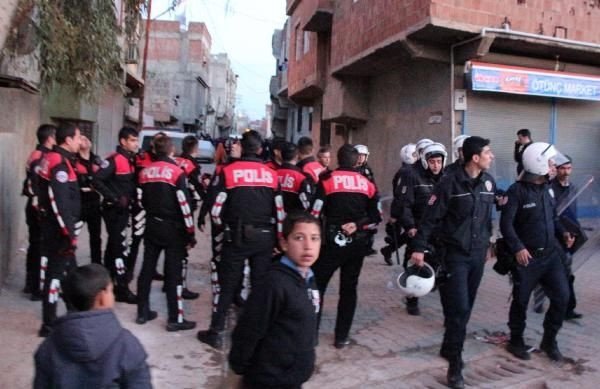 Şanlıurfada Suriyeli gerginliğine biber gazlı müdahale
