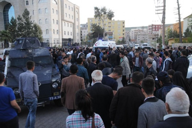 Polis akrebi yayaya çarpınca Cizre gerildi