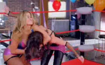 Carmen Electra ve Kim Kardashiandan kedi dalaşı