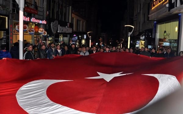 Mezar ziyareti söylentisi üzerine yürüdüler