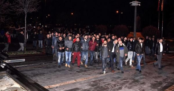 Mezar ziyareti söylentisi üzerine yürüdüler