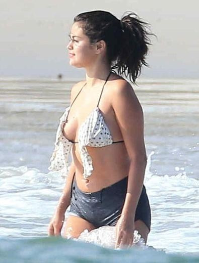 Selena Gomez'in yeni hali tartışma yarattı