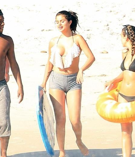 Selena Gomez'in yeni hali tartışma yarattı