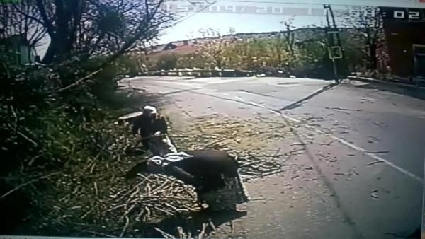 Halk otobüsünün 2 kadını ezdiği kaza kamerada