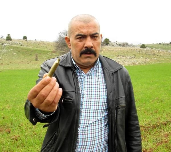 Kızıl geyikleri vurup etlerini aldılar!