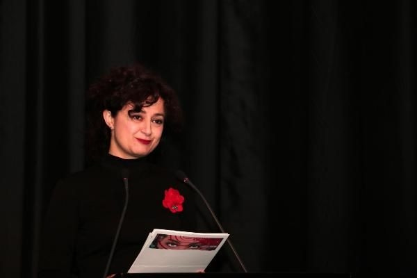 Ünlü kadınlar, kadına şiddete 'dur' demek için sahnede