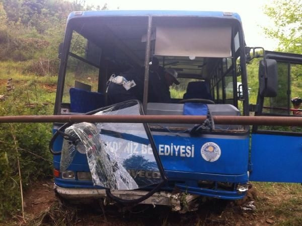 Öğrenci otobüsü uçuruma yuvarlandı!