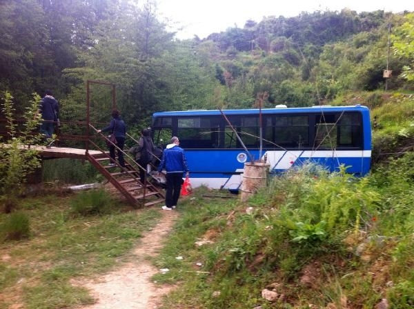 Öğrenci otobüsü uçuruma yuvarlandı!