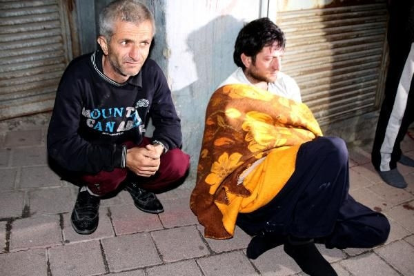 Fatih'te alev alev yanan binada can pazarı
