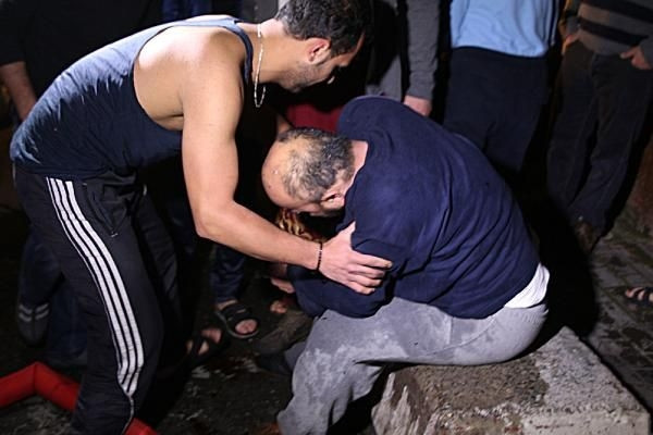 Fatih'te alev alev yanan binada can pazarı