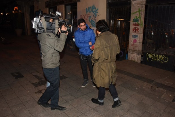 Okan yeni sevgilisiyle ilk kez yakalandı!