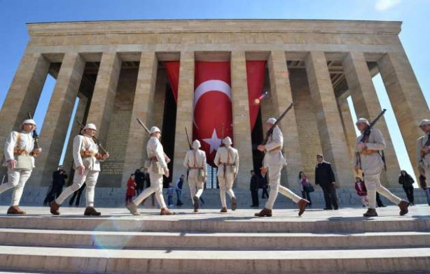 Anıtkabir'de asker Çanakkale üniforması giydi