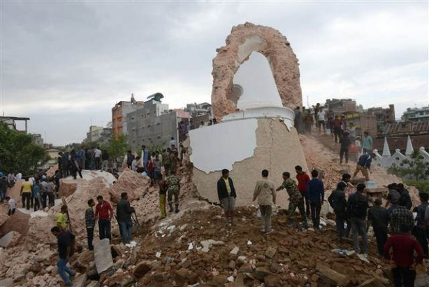 Nepal 7,8 büyüklüğündeki depremle sallandı: Ölü sayısı 2 bini aştı