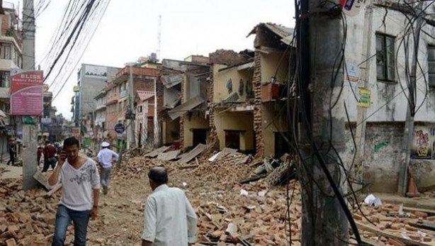 Nepal 7,8 büyüklüğündeki depremle sallandı: Ölü sayısı 2 bini aştı