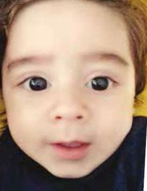 Emrah bebeğinin yüzünü gösterdi