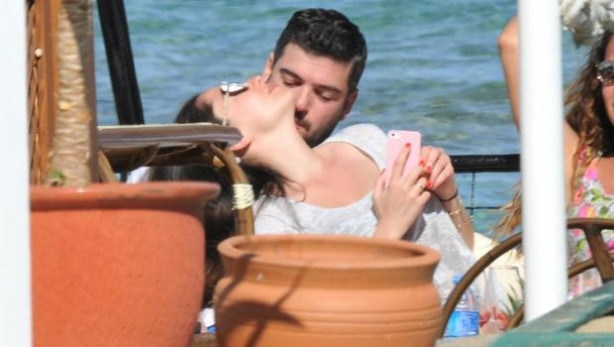 Merve Sevi nişanlısıyla tatilde