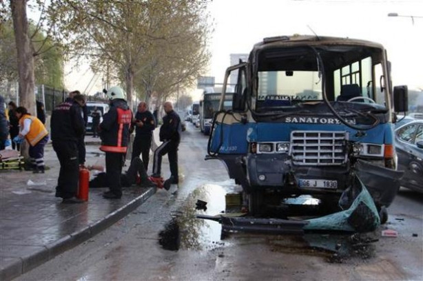 Ankara'da trafik kazası, 15 yaralı