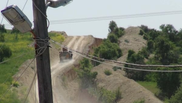 Sınırda 3 ayrı bayrak dalgalanıyor