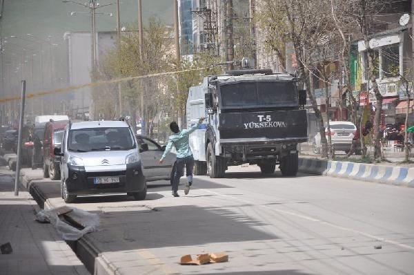 Yüksekova'da olaylar çıktı