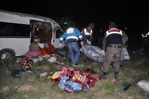 Konya' da feci kaza: 3 ölü, 12 yaralı