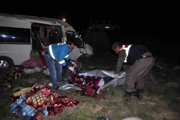 Konya' da feci kaza: 3 ölü, 12 yaralı