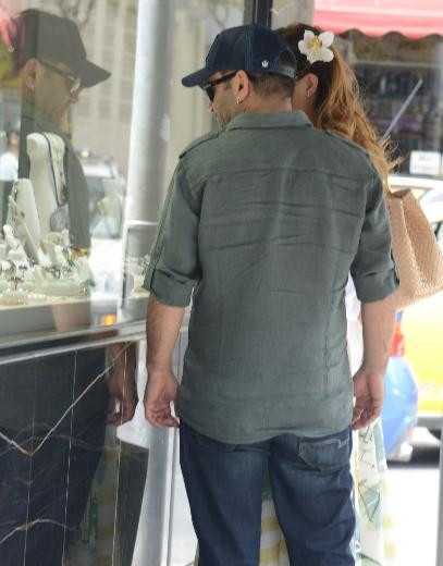 Ceyda Düvenci ve Bülent Şakrak el ele