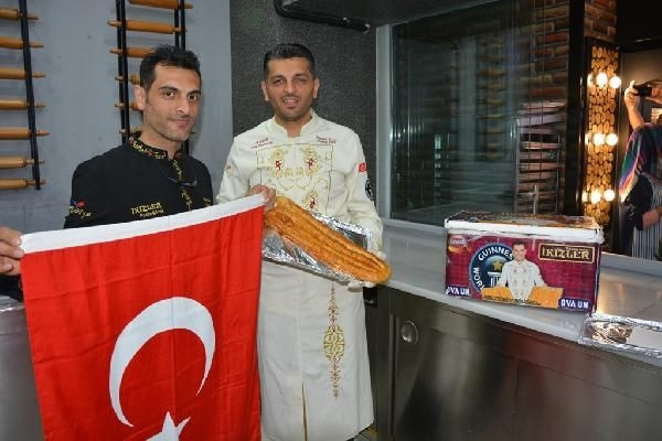 Balonla atmosfere börek gönderdi