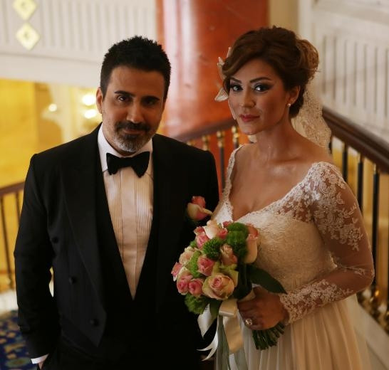 Emrah'tan eşi Sibel Erdoğan'a jest