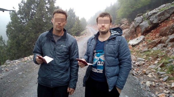 2 turistin çantasından çıkanlar şoke etti